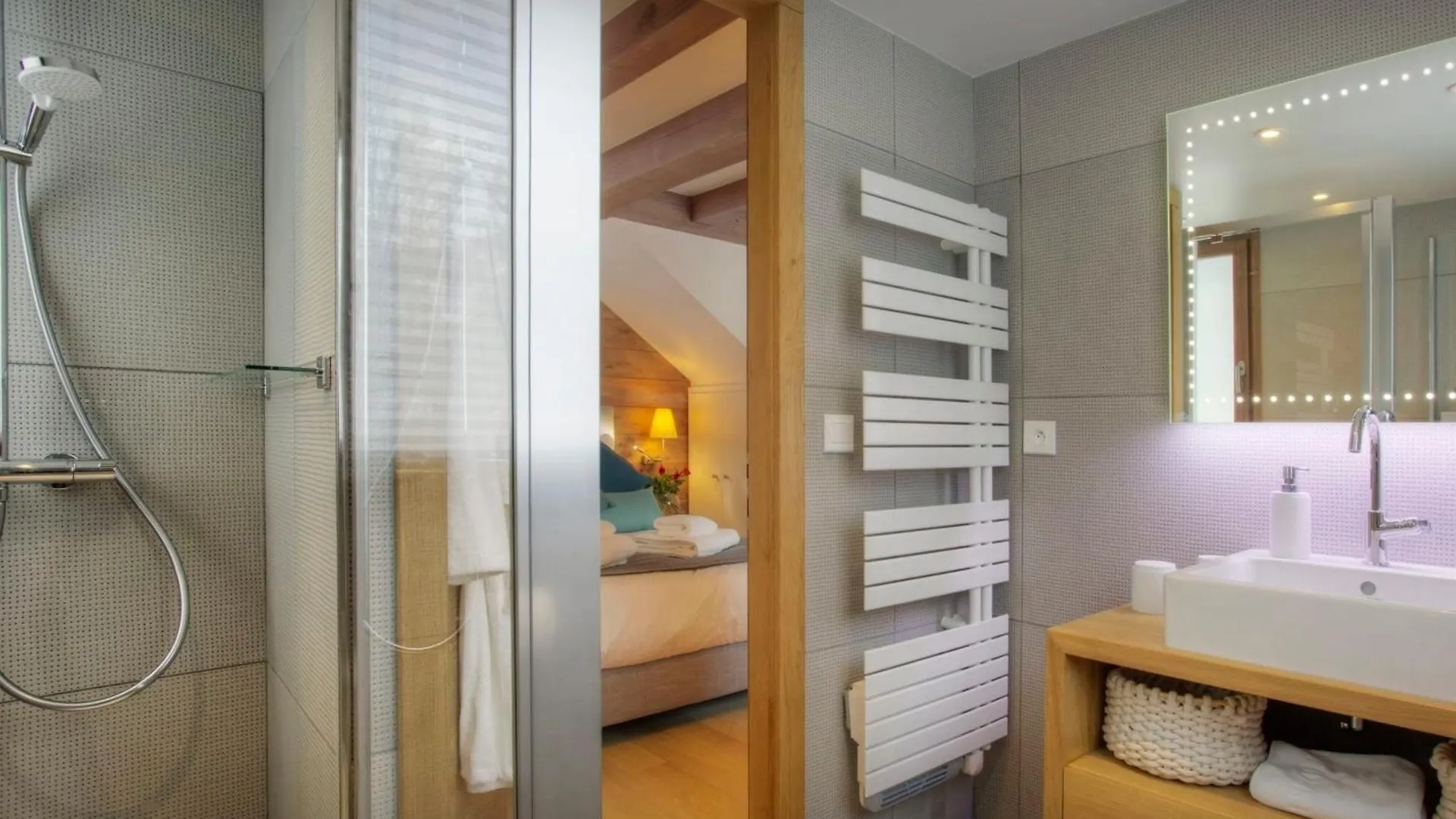 Chalet Riparian - Ovo Network لا كلوساز